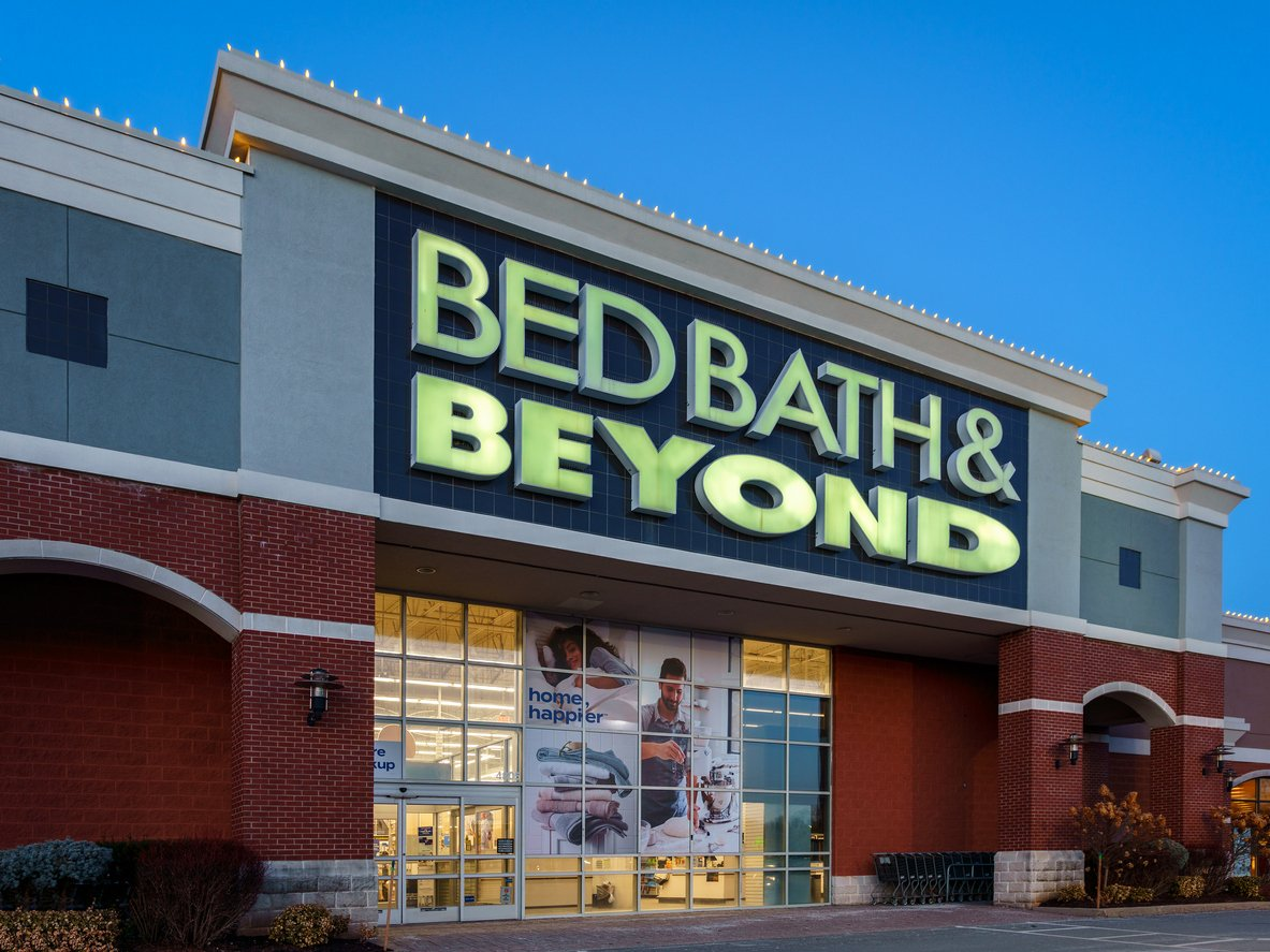 Maloobchodníci sa preháňajú po kamenných predajniach Bed Bath & Beyond, pričom vedúcu úlohu zohrávajú obchody Burlington Stores