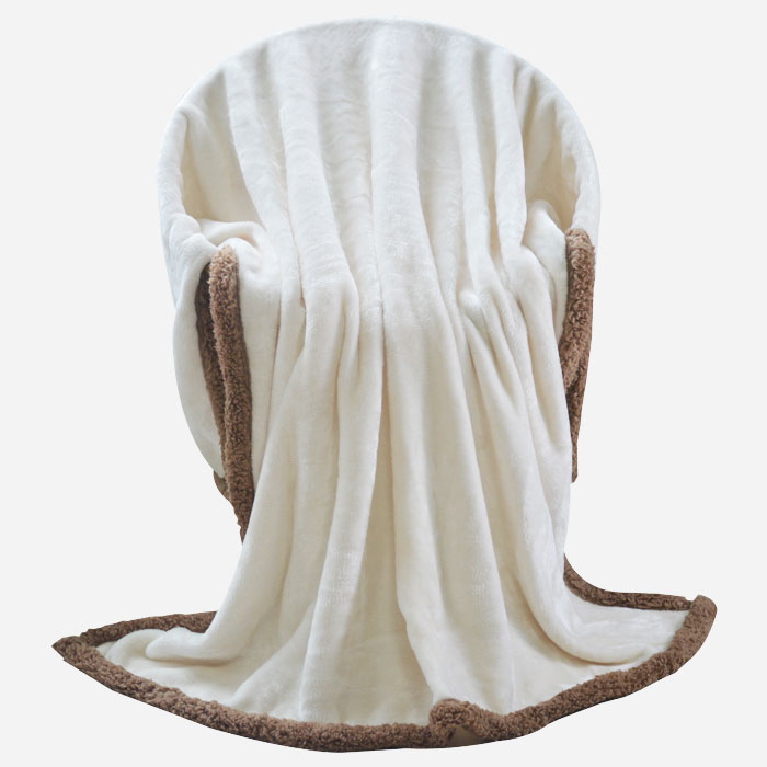 Biela chlpatá deka Throw z fleece